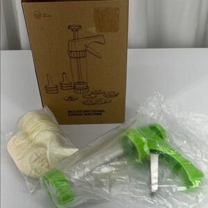 NWOT Green and Clear Cookie Press Machine Holiday Christmas Baking